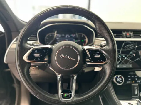Jaguar F-Pace 2.0d i4 mhev R-Dynamic S awd 204cv auto - Immagine 13