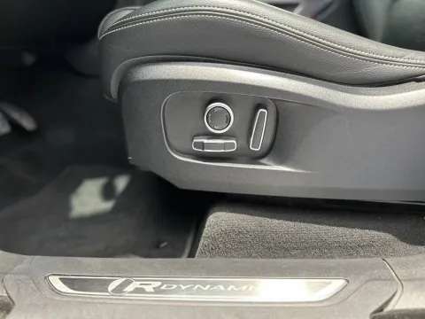 Jaguar F-Pace 2.0d i4 mhev R-Dynamic S awd 204cv auto - Immagine 17