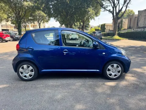 Toyota Aygo 5p 1.0 Deep Ocean Connect m-mt - Immagine 4