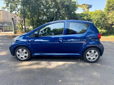 Toyota Aygo 5p 1.0 Deep Ocean Connect m-mt - Immagine 8