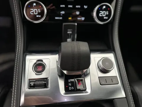 Jaguar F-Pace 2.0d i4 mhev R-Dynamic S awd 204cv auto - Immagine 23