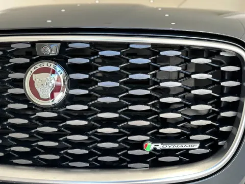 Jaguar F-Pace 2.0d i4 mhev R-Dynamic S awd 204cv auto - Immagine 26