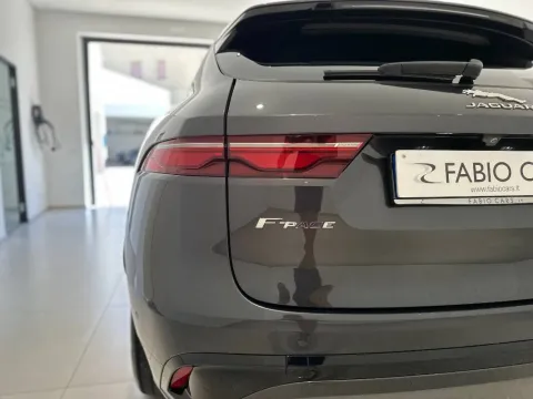 Jaguar F-Pace 2.0d i4 mhev R-Dynamic S awd 204cv auto - Immagine 28