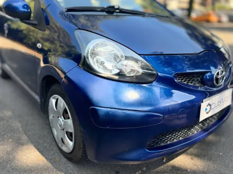 Toyota Aygo 5p 1.0 Deep Ocean Connect m-mt - Immagine 14