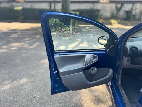 Toyota Aygo 5p 1.0 Deep Ocean Connect m-mt - Immagine 17