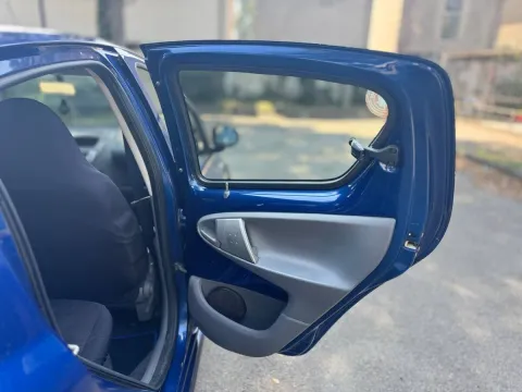 Toyota Aygo 5p 1.0 Deep Ocean Connect m-mt - Immagine 19