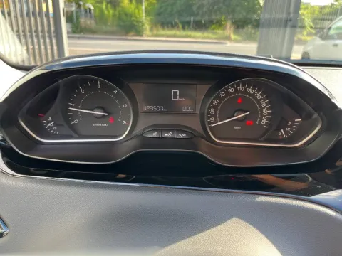 Peugeot 208 5p 1.6 bluehdi Allure 75cv - Immagine 18