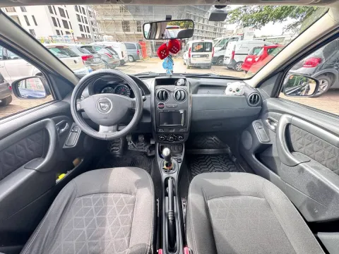 Dacia Duster 1.6 Laureate 4x2 105cv - Immagine 12