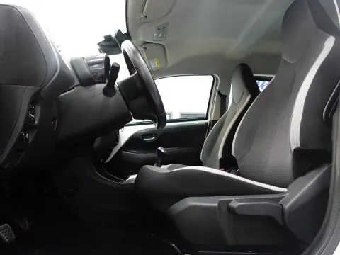 Toyota Aygo 5p 1.0 x-cool 72cv - Immagine 16