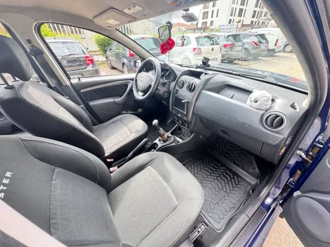 Dacia Duster 1.6 Laureate 4x2 105cv - Immagine 14
