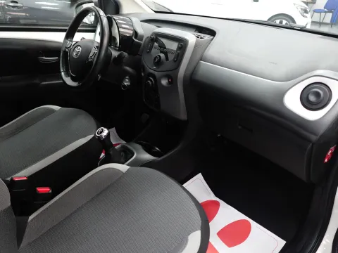 Toyota Aygo 5p 1.0 x-cool 72cv - Immagine 17