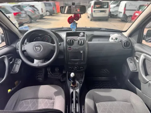 Dacia Duster 1.6 Laureate 4x2 105cv - Immagine 19