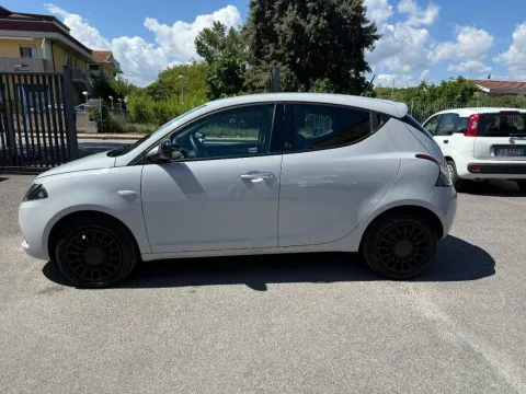 Lancia Ypsilon 1.2 Silver Gpl 69cv - Immagine 2