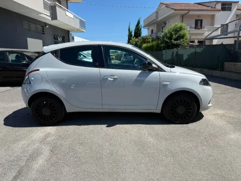 Lancia Ypsilon 1.2 Silver Gpl 69cv - Immagine 6