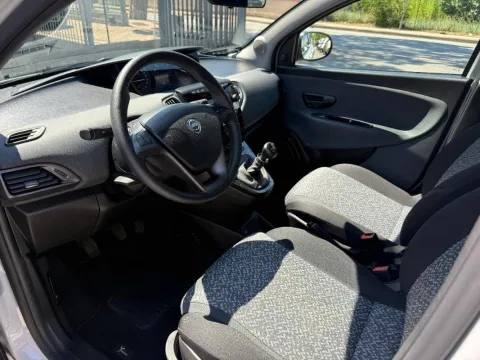 Lancia Ypsilon 1.2 Silver Gpl 69cv - Immagine 9