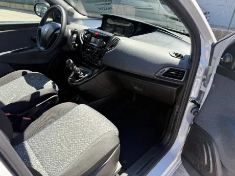 Lancia Ypsilon 1.2 Silver Gpl 69cv - Immagine 11
