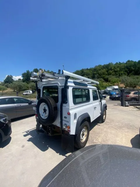 Land Rover Defender 90 2.2 td SE SW - Immagine 4