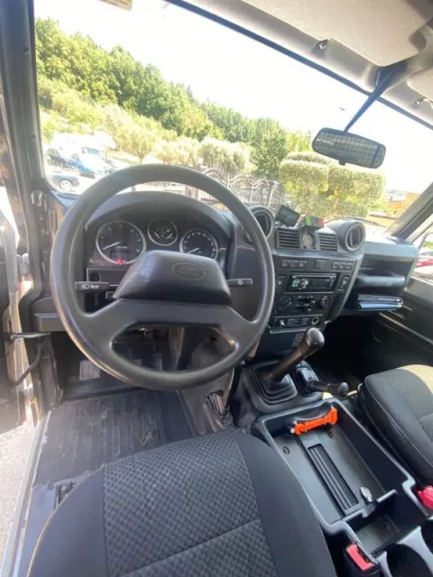 Land Rover Defender 90 2.2 td SE SW - Immagine 6