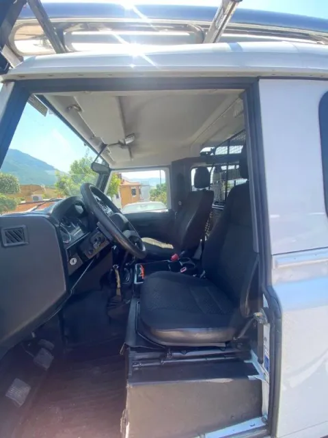 Land Rover Defender 90 2.2 td SE SW - Immagine 7