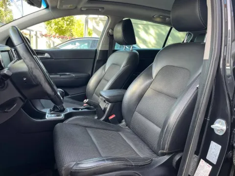 Kia Sportage 1.7 crdi Class Style Pack 2wd 115cv - Immagine 10