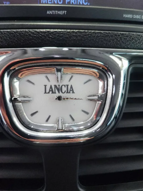 Lancia Voyager 2.8L Platinum 163cv auto - Immagine 16