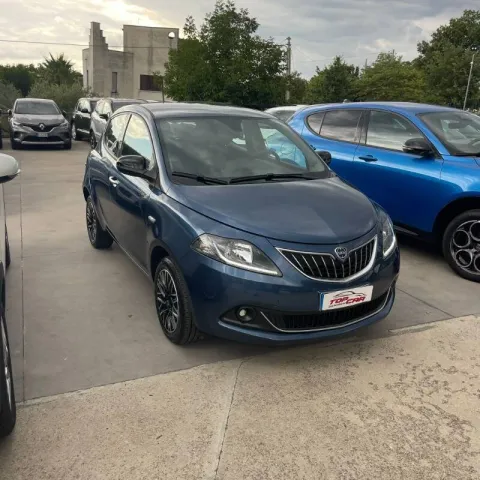 Lancia Ypsilon 1.0 firefly hybrid Platino s&s 70cv - Immagine 1