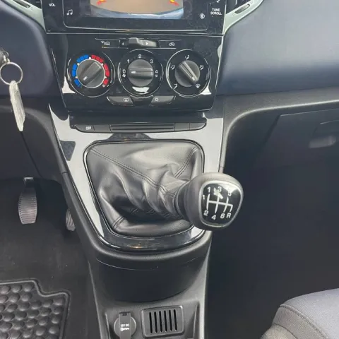 Lancia Ypsilon 1.0 firefly hybrid Platino s&s 70cv - Immagine 17