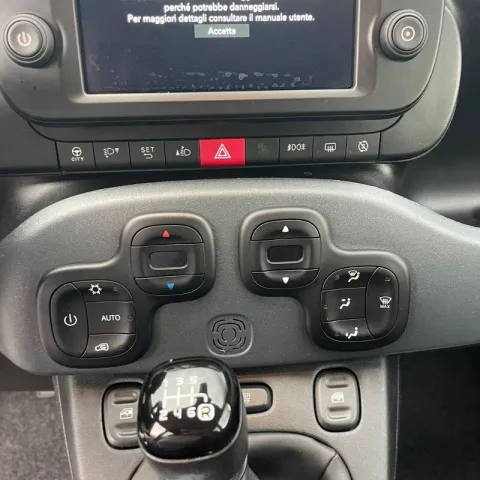 Fiat Panda 1.0 firefly hybrid Cross s&s 70cv 5p.ti - Immagine 19