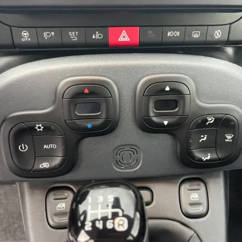 Fiat Panda 1.0 firefly hybrid Cross s&s 70cv 5p.ti - Immagine 21