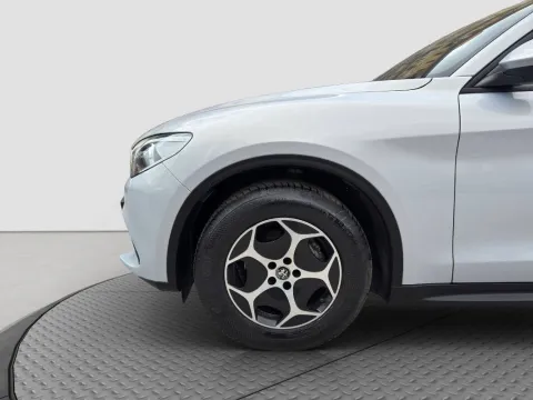 Alfa Romeo Stelvio 2.2 t Business Q4 190cv auto - Immagine 9