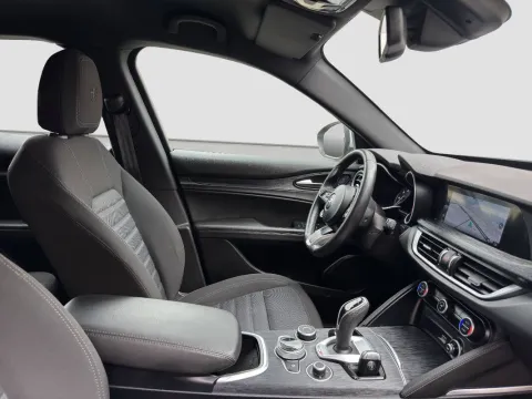 Alfa Romeo Stelvio 2.2 t Business Q4 190cv auto - Immagine 11