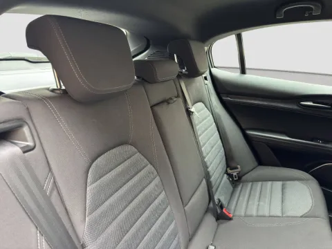 Alfa Romeo Stelvio 2.2 t Business Q4 190cv auto - Immagine 13