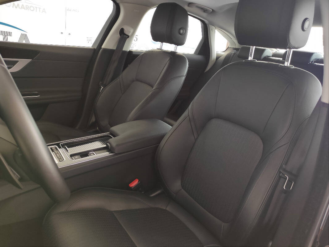 Jaguar XF 2.0d Prestige Business edition 180cv auto - Immagine 11