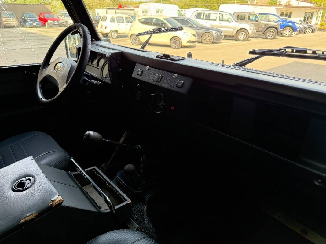 Land Rover Defender 90 2.5 td Soft Top - Immagine 13