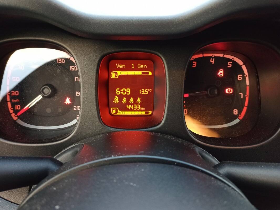 Fiat Panda 1.0 firefly hybrid s&s 70cv 5p.ti - Immagine 9