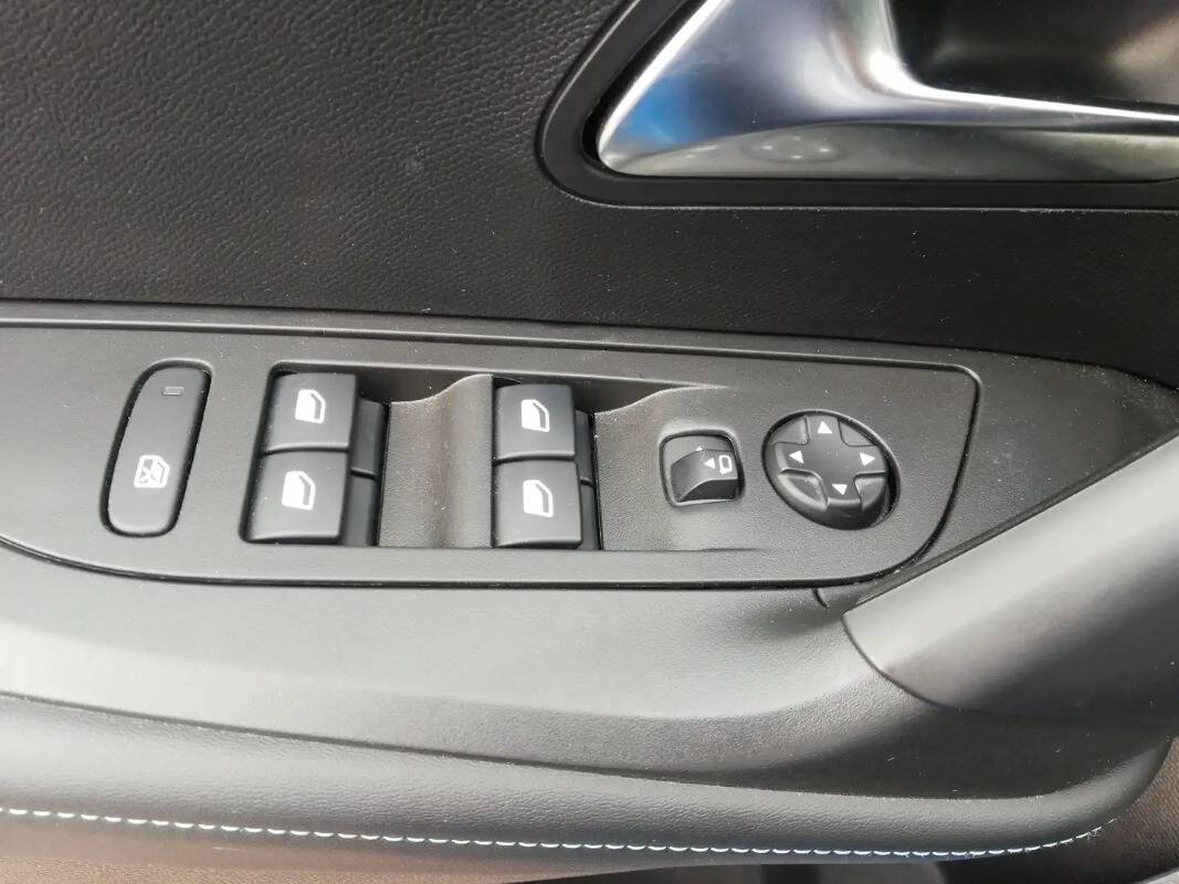 Peugeot 2008 1.5 bluehdi Allure Pack s&s 130cv eat8 - Immagine 20