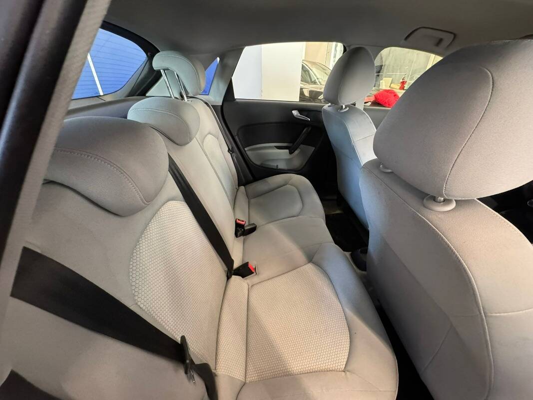 Audi A1 Sportback 1.6 tdi Attraction 90cv - Immagine 17