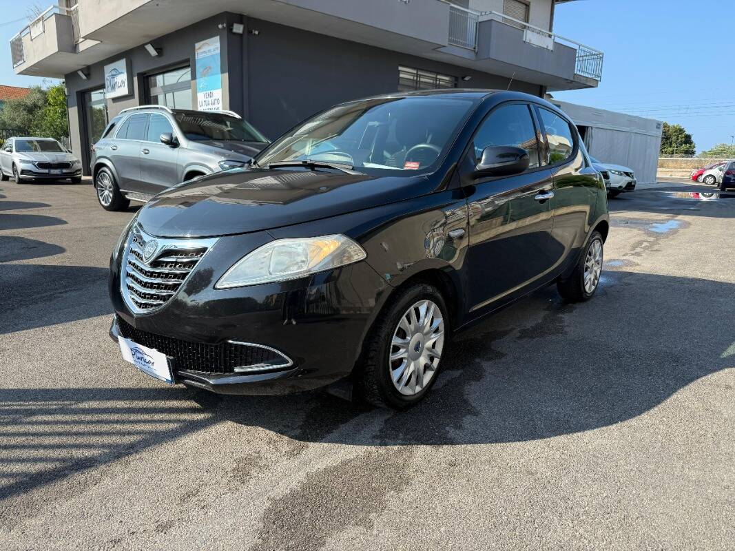 Lancia Ypsilon 0.9 t.air Silver s&s 85cv - Immagine 1