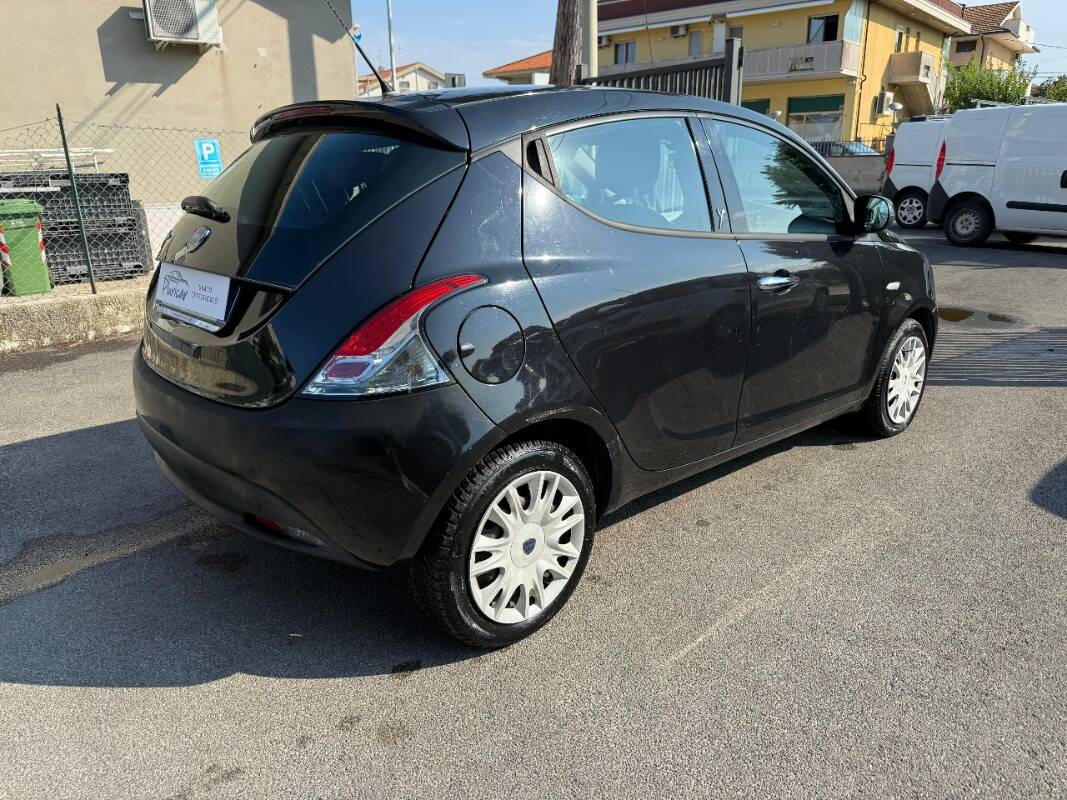 Lancia Ypsilon 0.9 t.air Silver s&s 85cv - Immagine 5