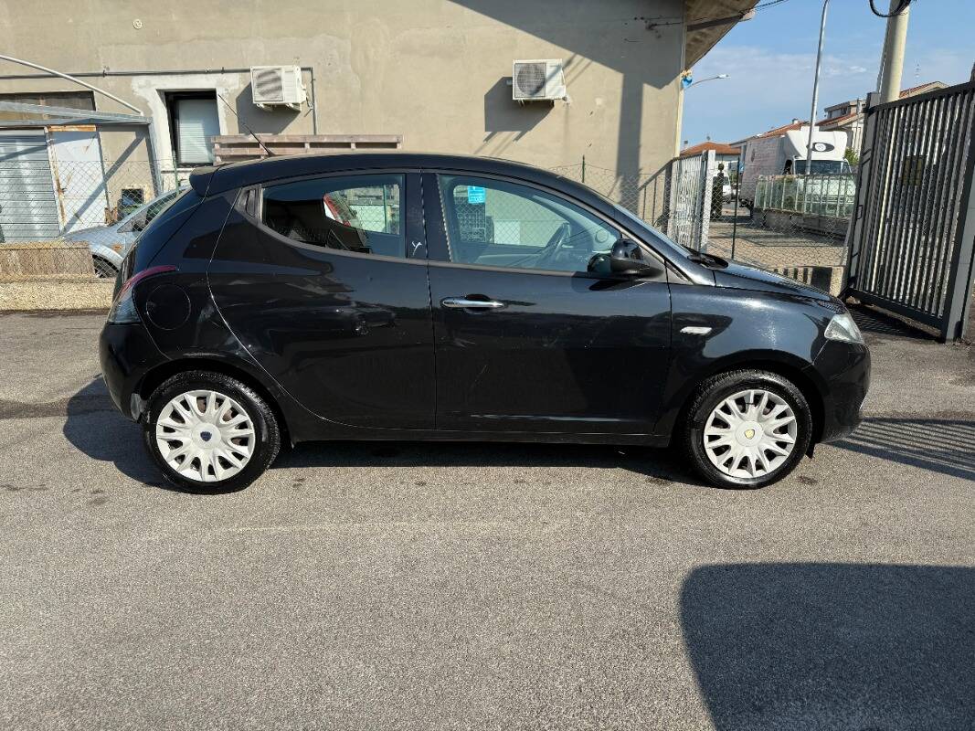 Lancia Ypsilon 0.9 t.air Silver s&s 85cv - Immagine 6