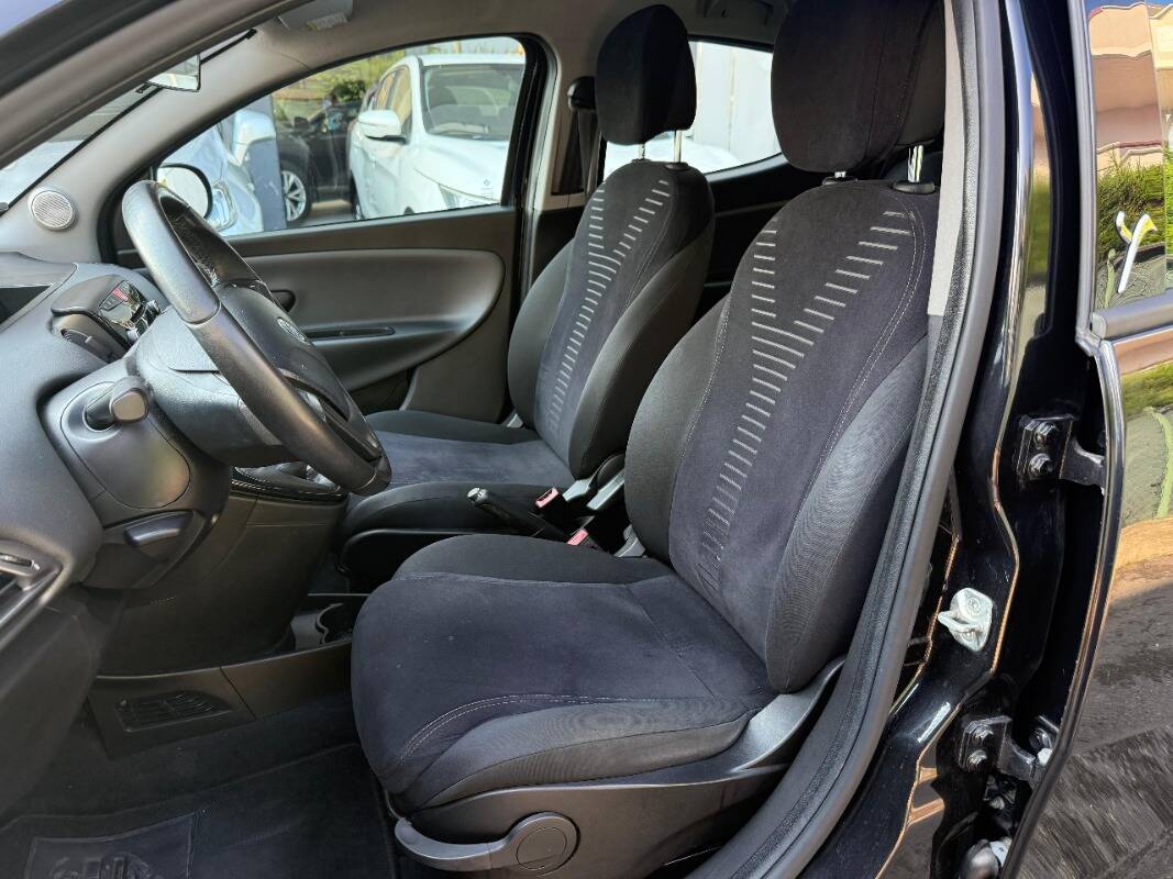 Lancia Ypsilon 0.9 t.air Silver s&s 85cv - Immagine 9