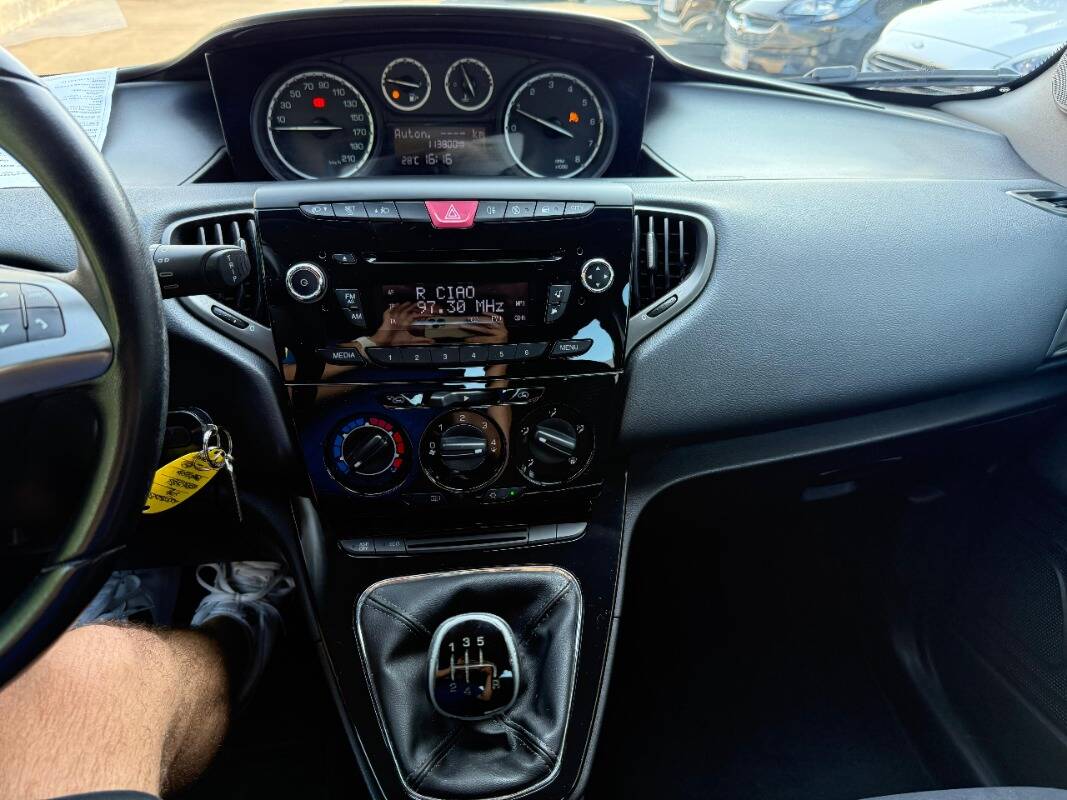 Lancia Ypsilon 0.9 t.air Silver s&s 85cv - Immagine 13