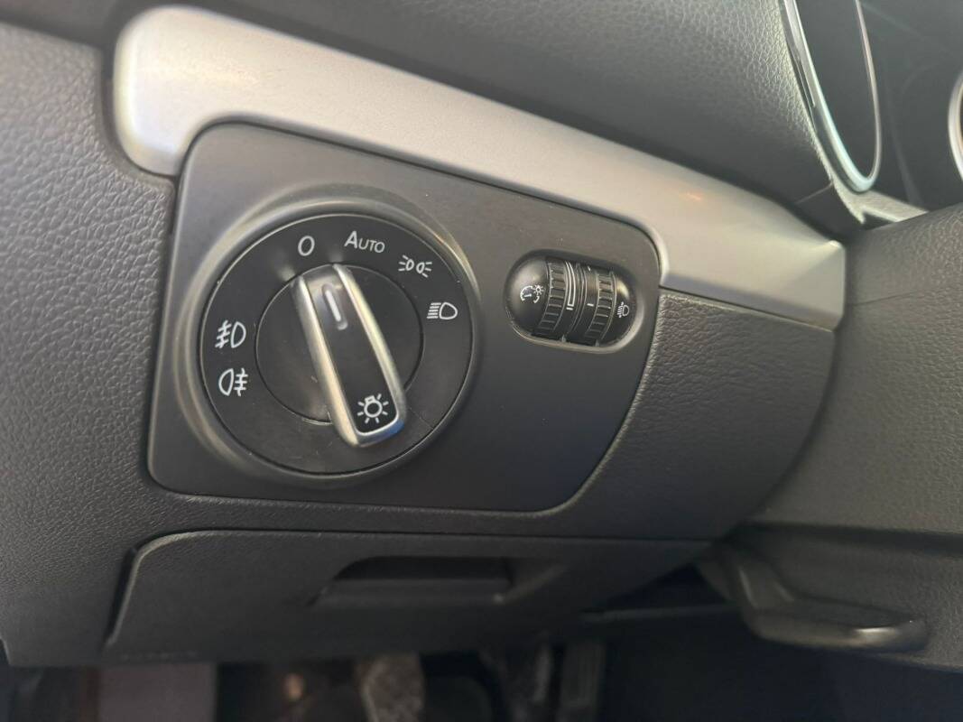 Volkswagen Golf 5p 1.6 tdi Comfortline - Immagine 27
