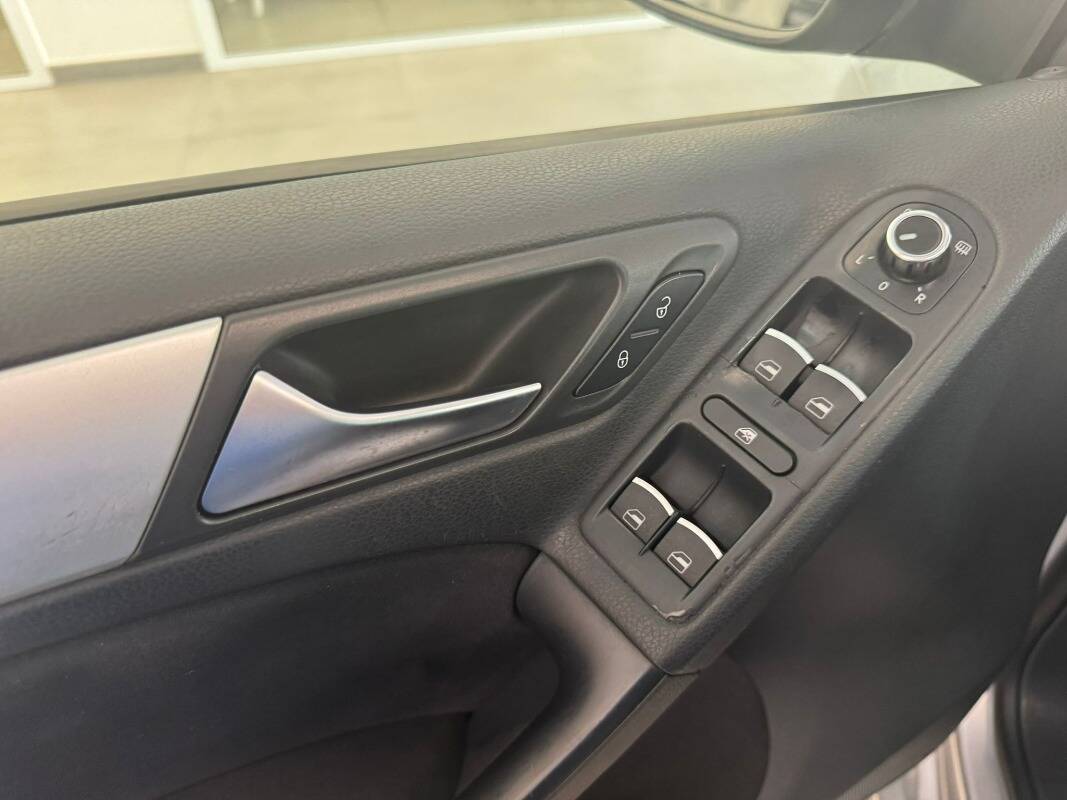 Volkswagen Golf 5p 1.6 tdi Comfortline - Immagine 29