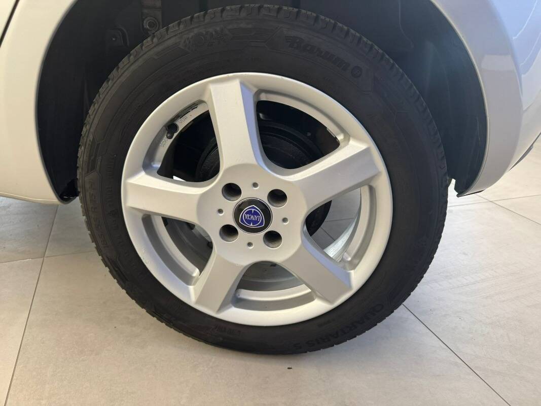 Lancia Ypsilon 1.3 mjt Gold s&s 95cv E5+ - Immagine 13