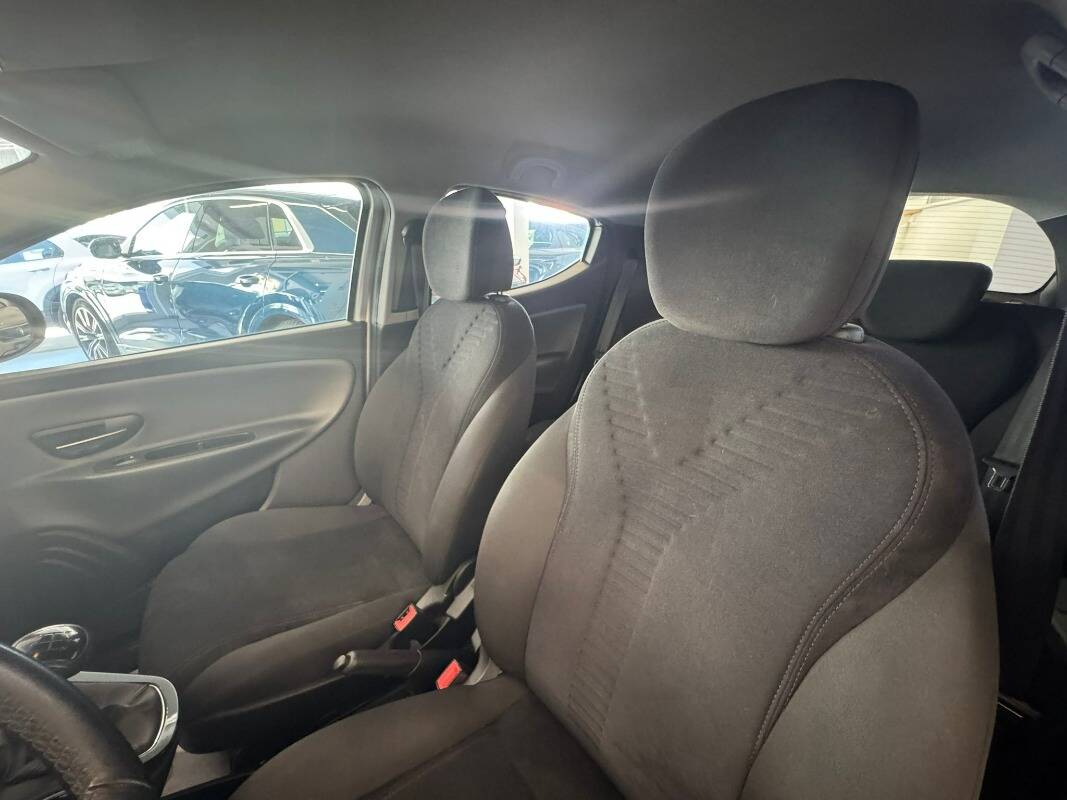 Lancia Ypsilon 1.3 mjt Gold s&s 95cv E5+ - Immagine 17