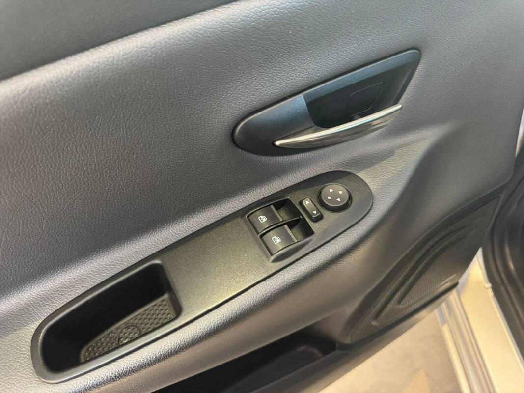 Lancia Ypsilon 1.3 mjt Gold s&s 95cv E5+ - Immagine 19