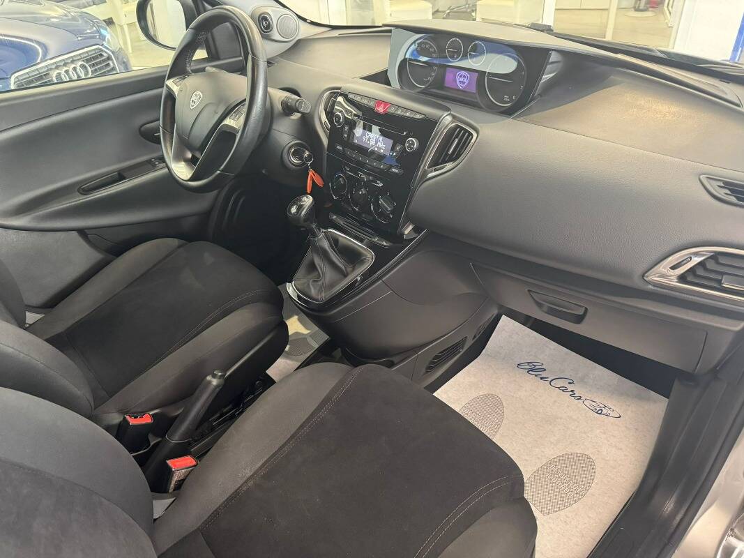 Lancia Ypsilon 1.3 mjt Gold s&s 95cv E5+ - Immagine 20