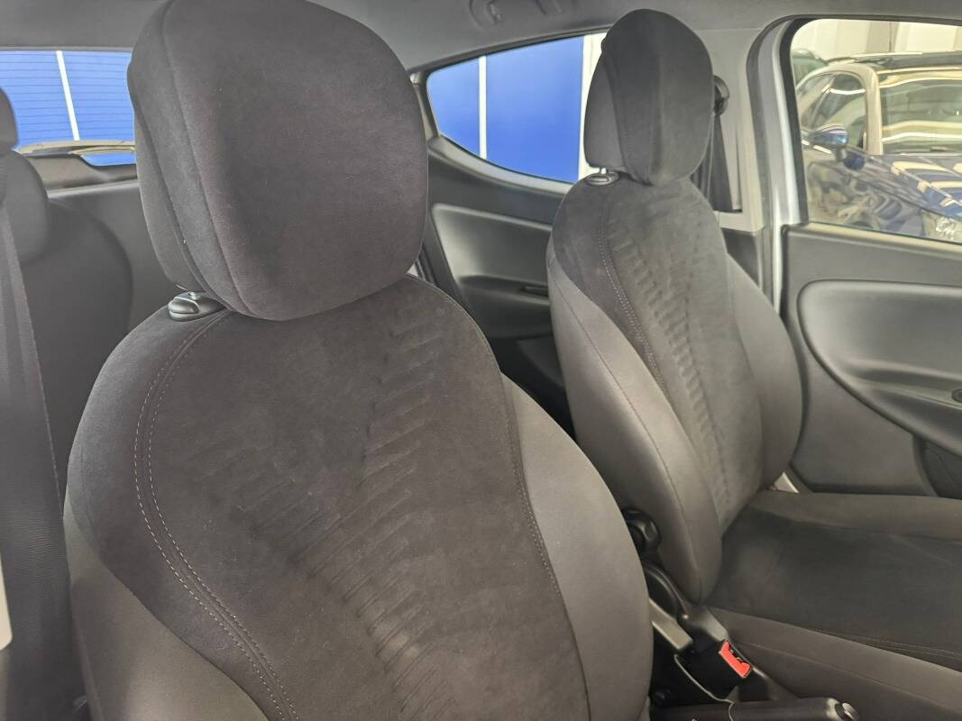 Lancia Ypsilon 1.3 mjt Gold s&s 95cv E5+ - Immagine 21