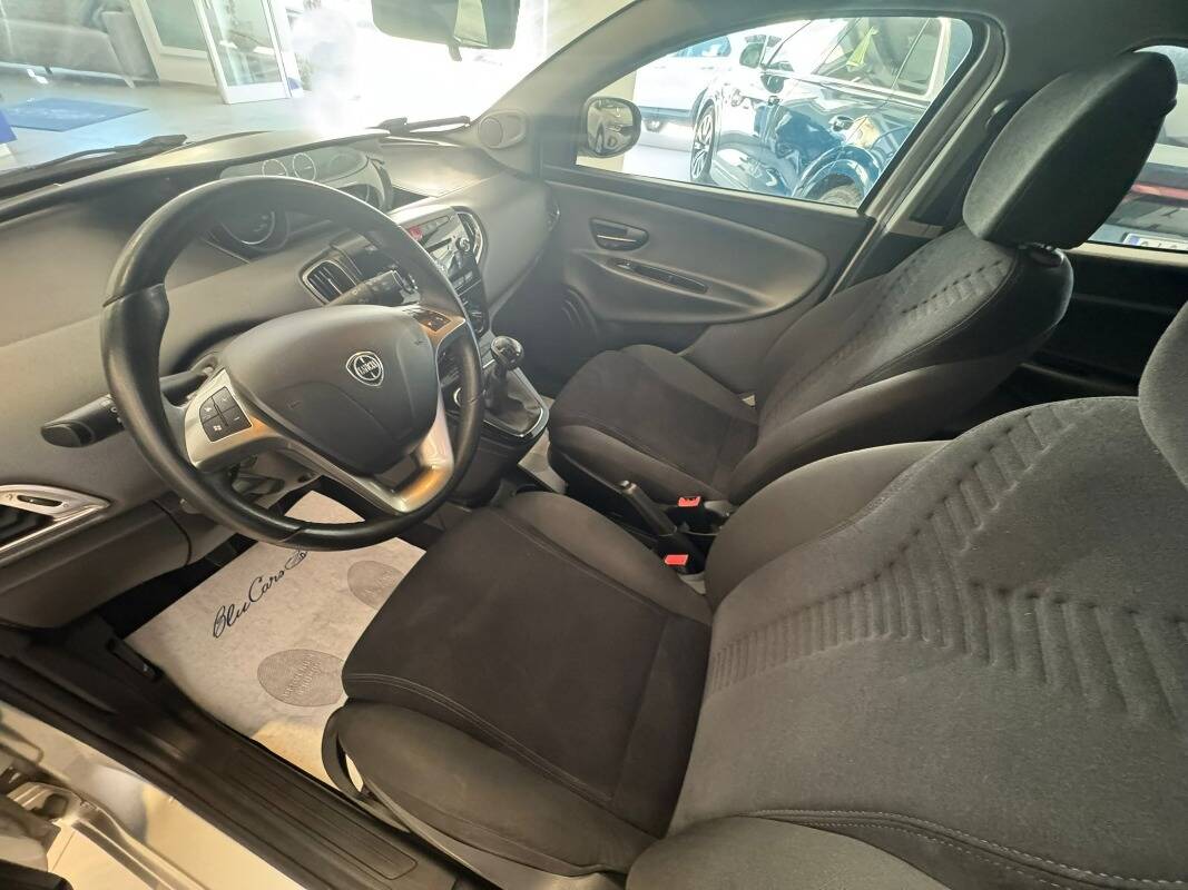 Lancia Ypsilon 1.3 mjt Gold s&s 95cv E5+ - Immagine 22